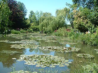 Giverny cityscape